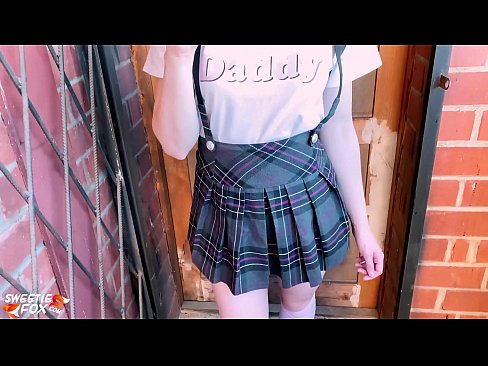 ❤️ Schoolgirl sucks a Dick go domhain agus fucks ionad ranganna. Gnéas linn