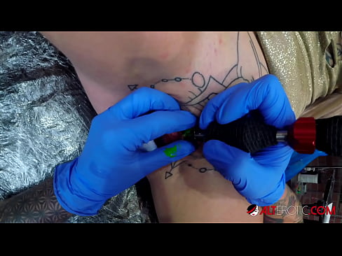 ❤️ An hottie thar a bheith tattooed Sully Savage fuair tattoo ar a clitoris Gnéas  linn